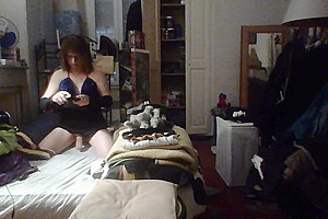 Linda The Tranny Alone Room Ass Jerked With Her Dick...