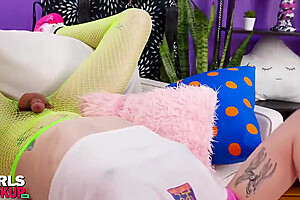 Nyxi Leon & Serena Bubbles - Piss Soaked Rag-doll Pump N Dump!